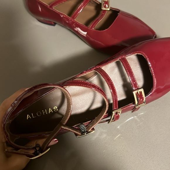 Brand new gorgeous aloha  shoes - Picture 2 of 3